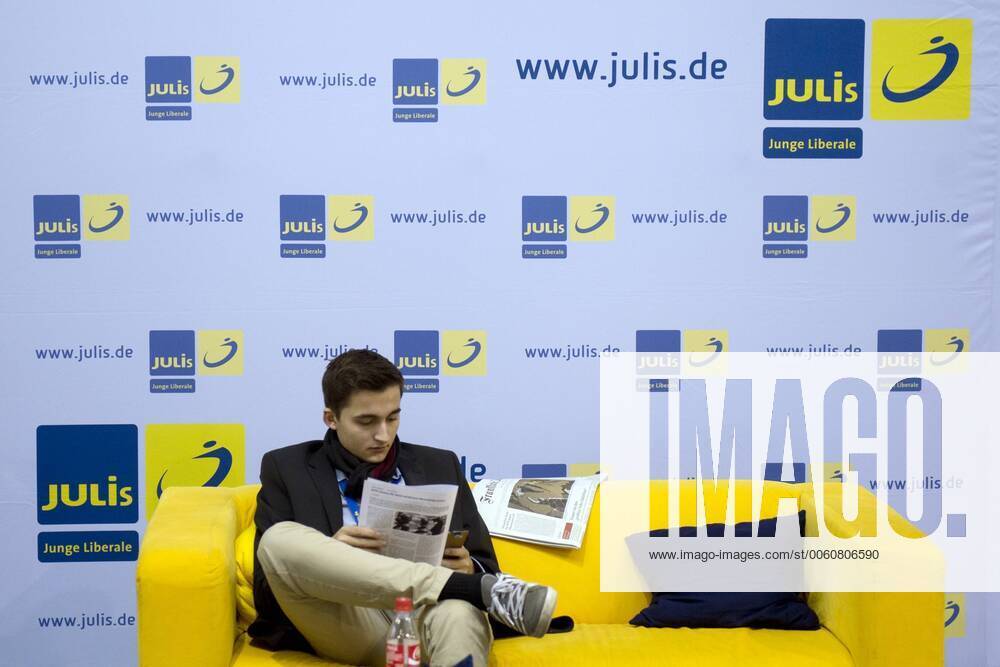 FDP Parteitag DEU, Deutschland, Germany, Berlin, 07.12.2013 Stand der Jugendorganisation Julis, Junge Liberale, auf dem Bundesparteitag der FDP in Berlin. Bundesparteitag, Bundespolitik, Parteipolitik, Deutsche Politik, Europa, 2013, Freie Demokratische Partei, Parteitag, F.D.P., Symbol, Symbolbild, Symbolfoto, symbolisch. Youth organisation Julis at a party convent of the FDP in Berlin. Politics, Germany, German, Politician, Europe.