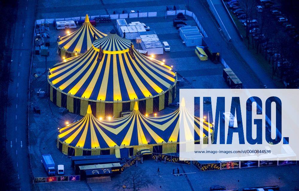 Circuszelt, Weihnachtscircus im Revier, Show Schöne Firetage , Parkplatz E hinter der Westfalenhalle vor der Premiere zum Weihnachtsprogramm, Luftbild von Dortmund, Ruhrgebiet !ACHTUNGxMINDESTHONORARx60xEURO!