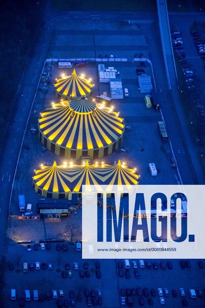 Circuszelt, Weihnachtscircus im Revier, Show Schöne Firetage , Parkplatz E hinter der Westfalenhalle vor der Premiere zum Weihnachtsprogramm, Luftbild von Dortmund, Ruhrgebiet !ACHTUNGxMINDESTHONORARx60xEURO!