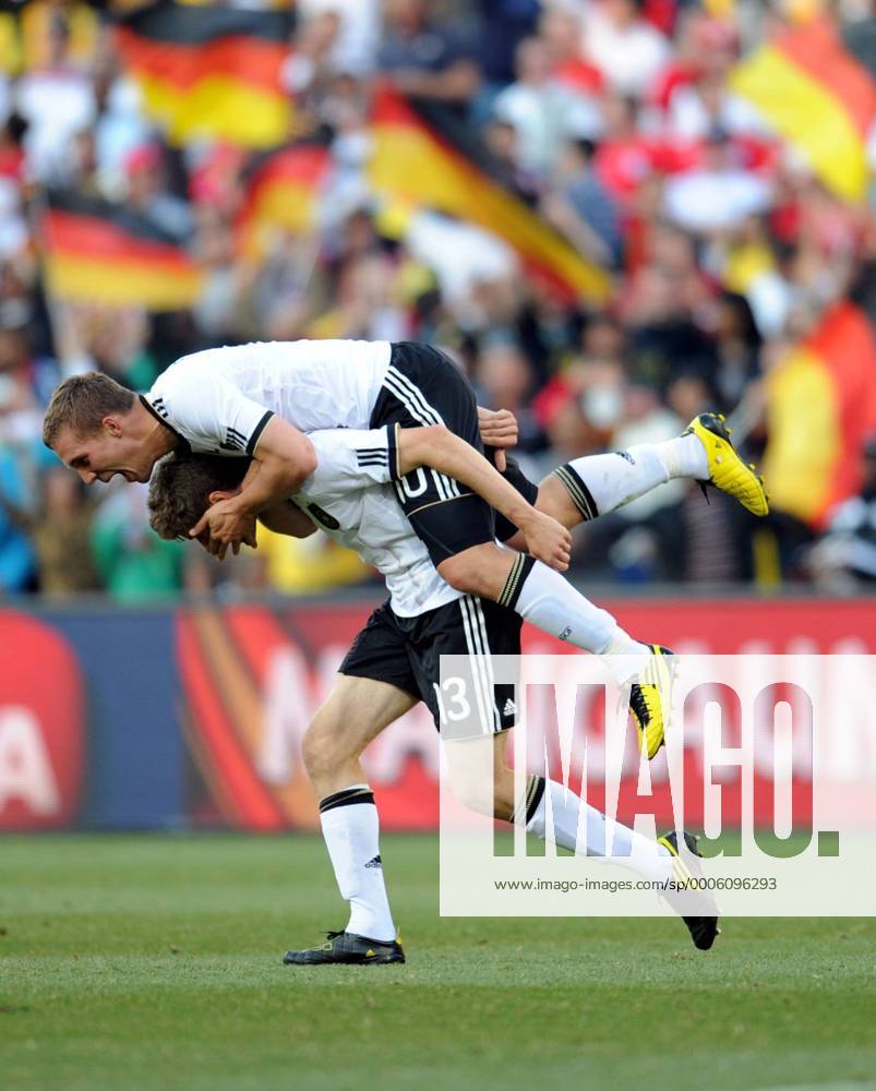 Lukas Podolski (top) of Germany celebrates the second goal with teammate Thomas Müller during the match between England and Germany at the 2010 FIFA World Cup at Free State stadium in Bloemfontein on June 27, 2010. o0 Jubel Freude kurios Komik Emotionen