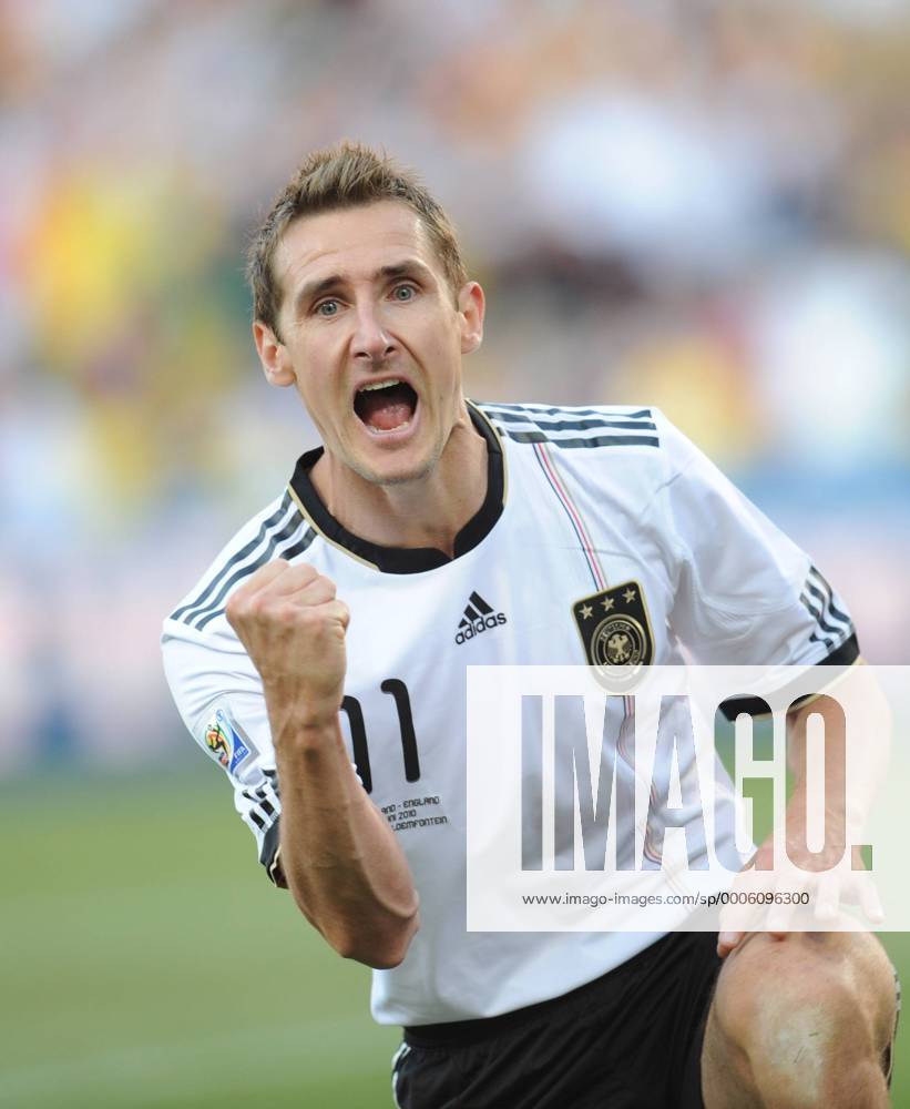 Miroslav Klose of Germany jubilates for scoring a goal during the match between England and Germany at the 2010 FIFA World Cup at Free State stadium in Bloemfontein on June 27, 2010. o0 Jubel Freude Emotionen