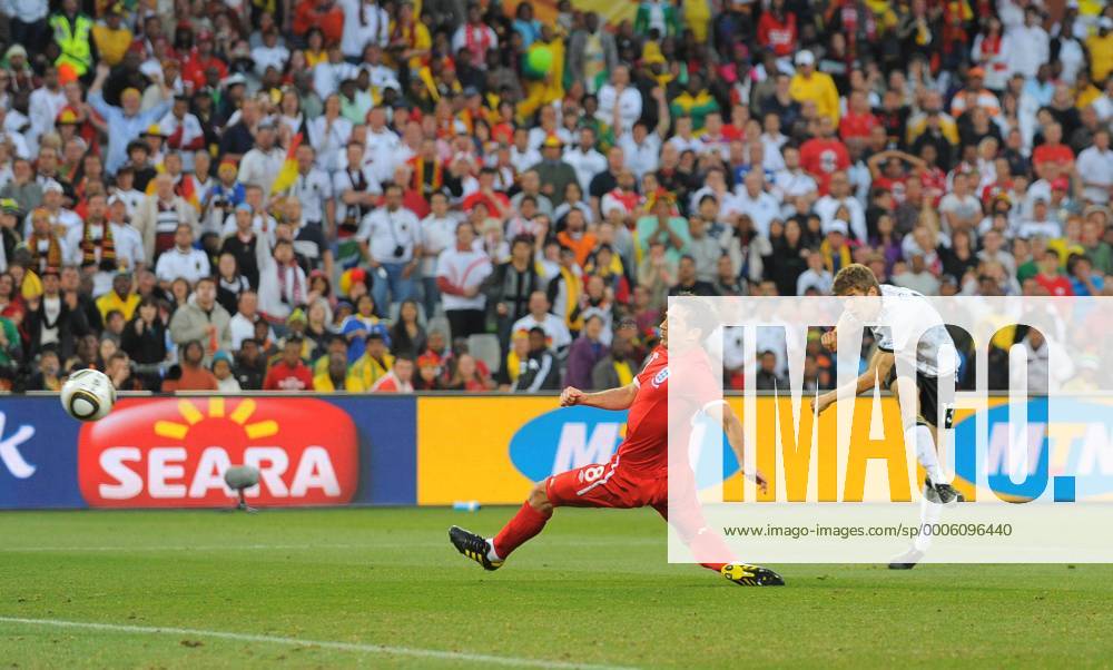 Thomas Mueller of Germany (R) lashes in their third goal against Frank Lampard of England FIFA World Cup 2010 Round of 16 Germany v England 27th June, 2010 . o0 Totale Zuschauer