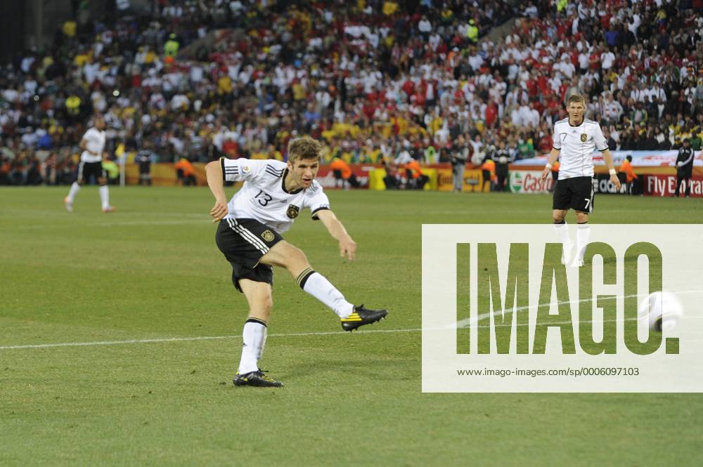 Tor zum 3-1 durch Thomas MUELLER (GER) - Achtelfinale, Fussball Weltmeisterschaft 2010