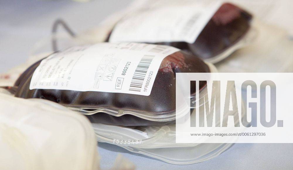 AUT, 2014-03-24; REPORTAGE FEATURE BLUTSPENDEN GESUNDHEIT MEDIZIN: FEATURES BLUTSPENDEDIENST TIROL - MENSCHEN SPENDEN BLUT IN DER VOLKSSCHULE THIERSEE (rights managed);