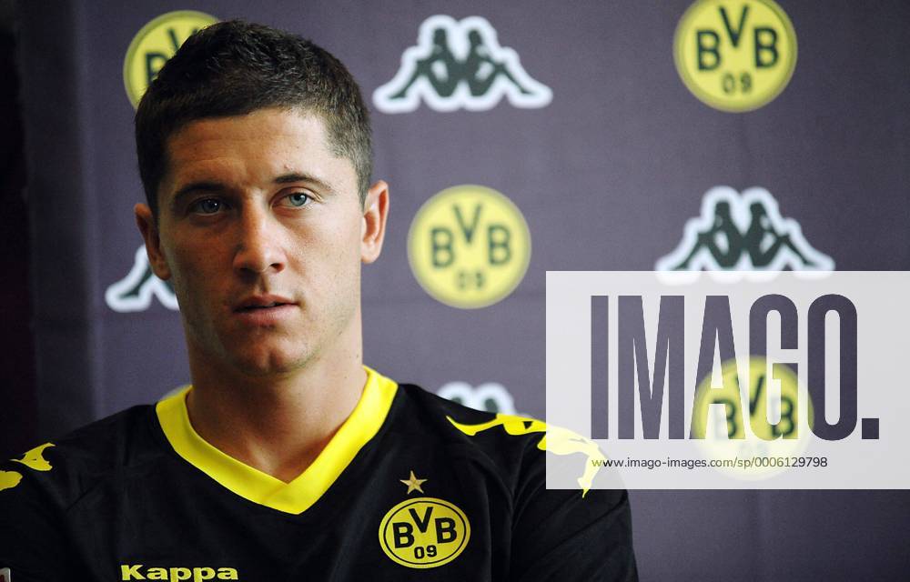 BORUSSIA DORTMUND - ROBERT LEWANDOWSKI 20100704nb018 o0 Sponsor, Werbepartner, Werbung, Wirtschaft Kappa