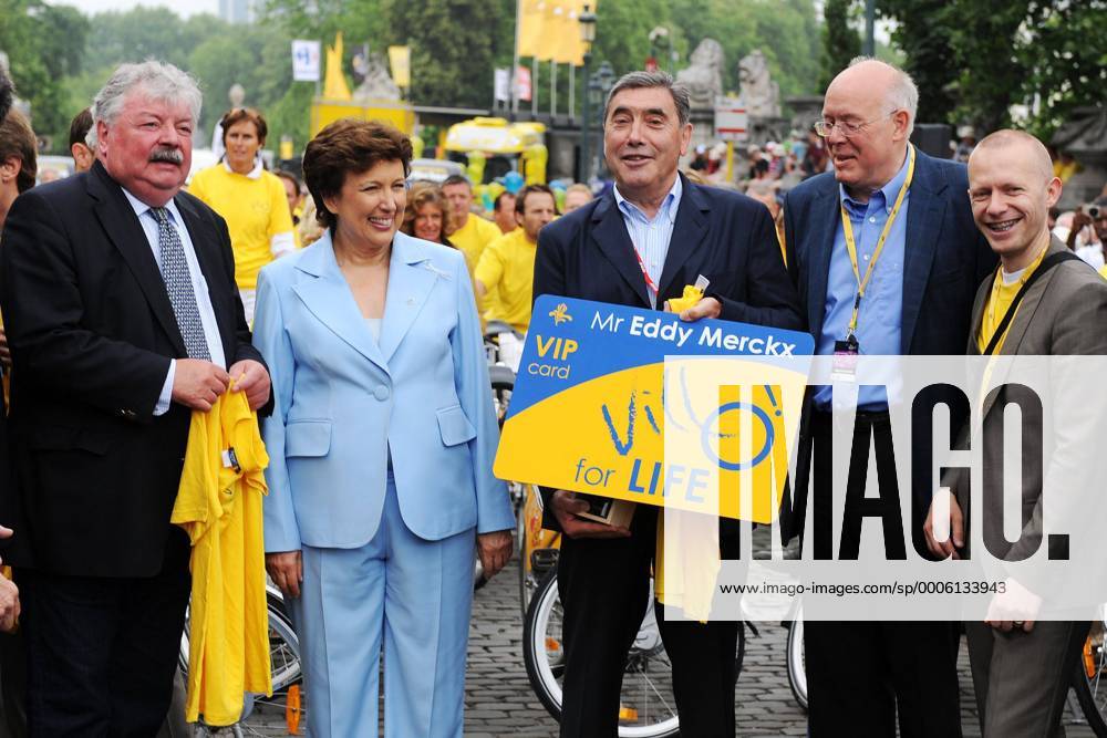 97. Tour de France 2010, 2. Etappe: Brüssel - Spa: v.li.: Brüssels Bürgermeister Freddy Thielemans, Roselyne Bachelot (Ministerin für Gesundheit und Sport) Eddy Merckx und Charles Picque (Ministerpräsident der Region Brüssel Alle BEL) im Ziel - xPhotoNewsx