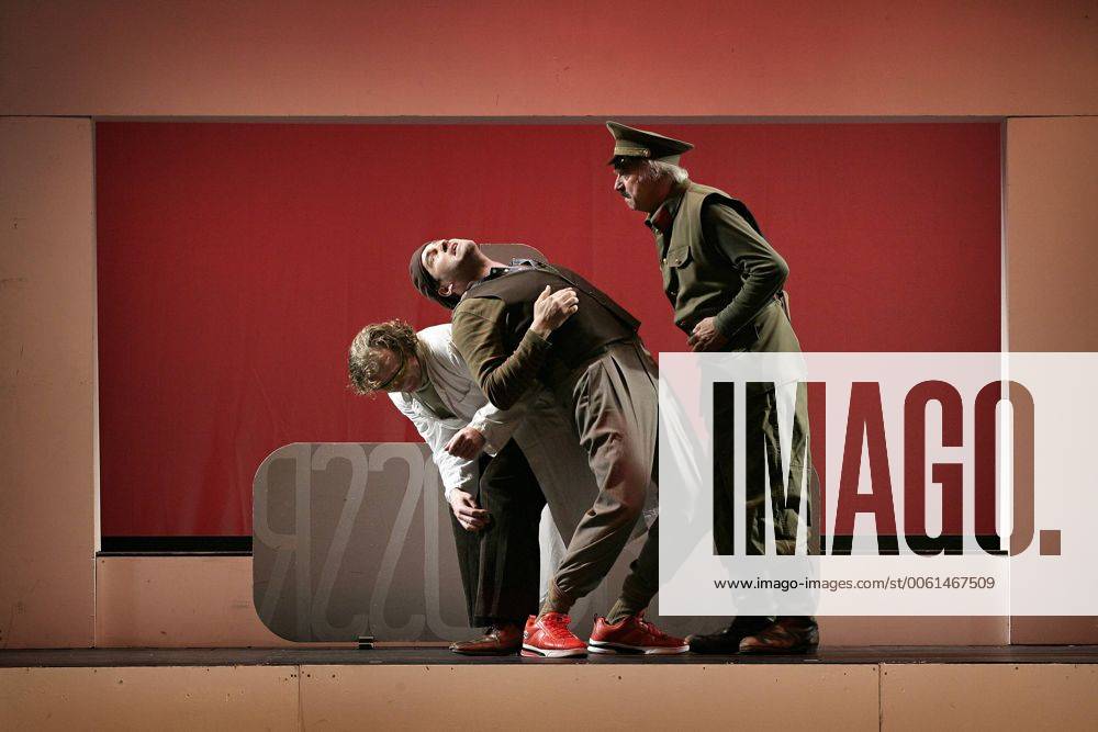 Drama-berlin.de 04.05.2014 Theater am Kurfuerstendamm Berlin DER HUNDERTJAEHRIGE, DER AUS DEM FENSTER STIEG UND VERSCHWAND (nach dem Roman von Jonas Jonasson, bearbeitet von Axel Schneider), Regie: Eva Hosemann, Buehne: Stephan Bruckmeier, Kostueme: Volker Deutschmann, Koproduktion mit Altonaer Theater Hamburg, Premiere in Berlin am 09.05.2014. Szene mit Alexander Klages (als Julij Popow), Stephan Szasz (als Allan Emmanuel Karlsson) und Achim Wolff (als Stalin Marschall Merezkow). Theater am Kurfuerstendamm Berlin THE HUNDRED-YEAR-OLD MAN WHO CLIMBED OUT THE WINDOW AND DISAPPEARED based on the novel by Jonas Jonasson, edited by Axel Schneider, directed by Eva Hosemann, stage design Stephan Bruckmeier, costumes design Volker Deutschmann, co-production with Altonaer Theater Hamburg, opening in Berlin May 09, 2014. Scene with Alexander Klages (as Julij Popow), Stephan Szasz (as Alla Castanha drama-berlin.de
