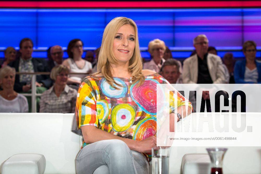 MDR - Riverboat. Sängerin Stefanie Hertel anläßlich der MDR - Talkshow Riverboat am 09.05.2014 im Studio 3 der Mediacity Leipzig.