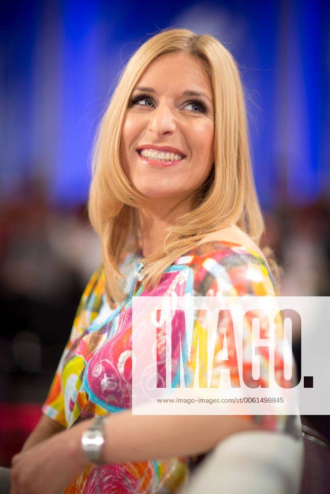 MDR - Riverboat. Sängerin Stefanie Hertel anläßlich der MDR - Talkshow Riverboat am 09.05.2014 im Studio 3 der Mediacity Leipzig.