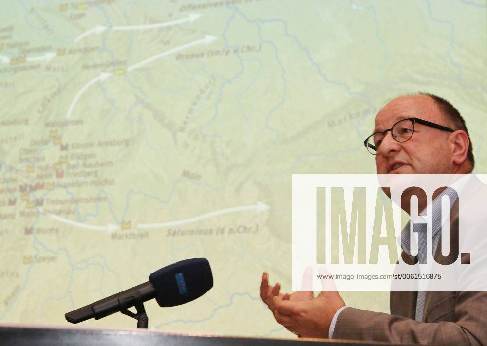 Römische Truppen in Thüringen 09.05.14 , Weimar, Pressekonferenz zu Funden aus der Römerzeit in Hachelbich im Bild: Professor Michael Meyer