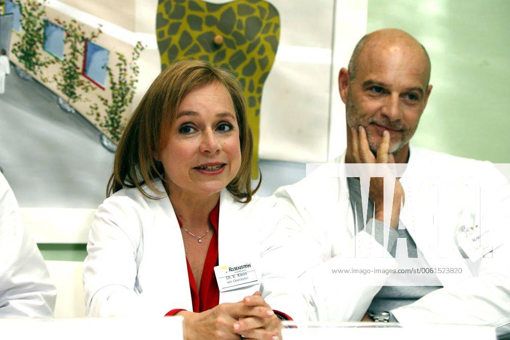 Pressetermin zur ZDF Fernsehserie Dr. Klein Christine Urspruch (Kinderarzt Dr. Valerie Klein), Simon Licht ( Dr. Barnd Lang) Dr. Klein - Pressetermin am Set der neuen ZDF Familien- und Krankenhausserie im Buergerhospital ( im Film = Rosensteinklinik ) Stuttgart am 14.05.29014.