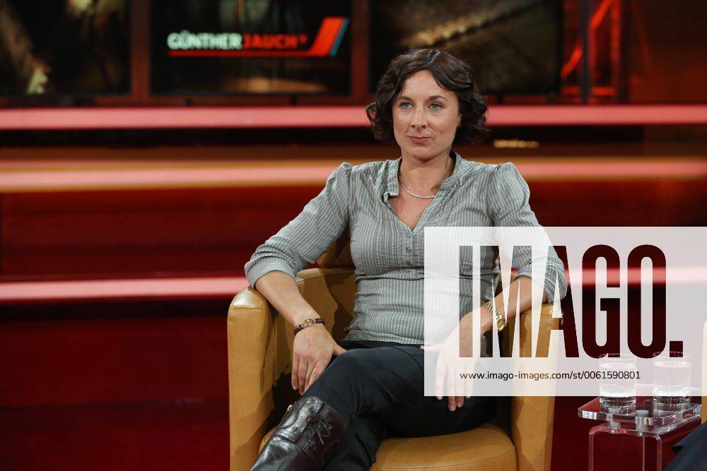 Juli Zeh (Schriftstellerin, Juristin) in der ARD-Talkshow GÜNTHER JAUCH am 25.05.2014 in Berlin Thema der Sendung: Die Denkzettel-Wahl Ð Abrechnung mit Europa?