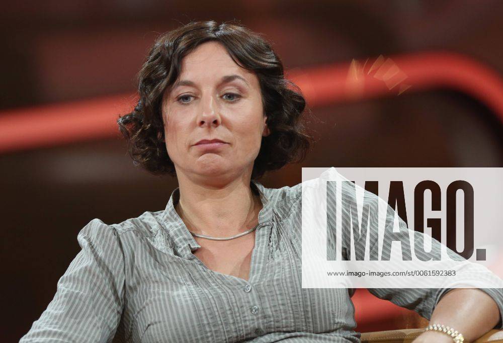 Juli Zeh (Schriftstellerin, Juristin) in der ARD-Talkshow GÜNTHER JAUCH am 25.05.2014 in Berlin Thema der Sendung: Die Denkzettel-Wahl Ð Abrechnung mit Europa?