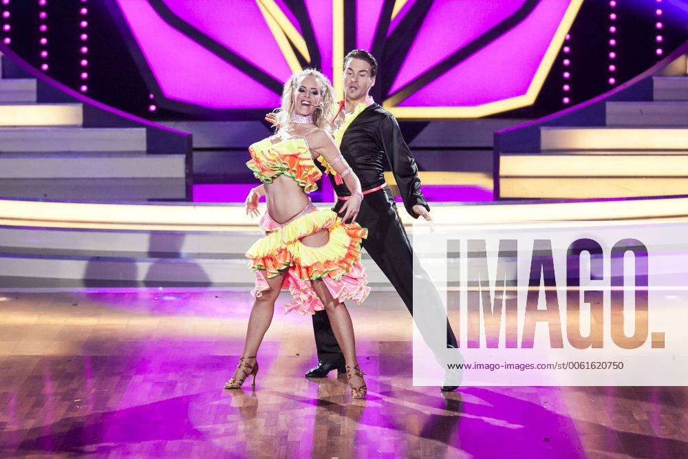 Alexander Klaws, Isabel Edvardsson bei der RTL Tanzshow Let s Dance am 02.05.2014 in Köln. RTL Tanzshow Let s Dance