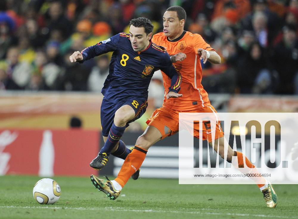 Football - World Cup Finals 2010 Spain v Netherlands ( orange ) 11 07 2010 Final: Xavi Hernandez (Spain) Gregory Van der Wiel (Holland)