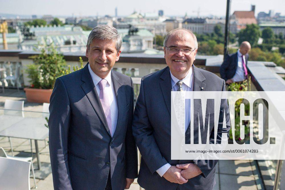 Cafe Justizpalast, Wien, AUT, Bundesregierung, Pressegespraech zum Thema: Erste Bilanz sowie ein Ausblick auf weitere Reformvorhaben im Justizbereich, im Bild v.l.n.r. Vizekanzler und Bundesminister fuer Finanzen Michael Spindelegger (OeVP) und Bundesminister fuer Justiz Wolfgang Brandstetter (OeVP) f.l.t.r. Vice Chancellor of Austria and Minister of Finance Michael Spindelegger (OeVP) and Minister of Justice Wolfgang Brandstetter (OeVP) during press conference reform purposes in sector ofjudiciary at Justizpalast in Vienna, Austria on 2014 07 18,, EP_gru E
