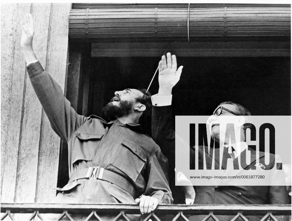 Nov. 9, 1971 - Santiago, Chile - Cuban leader FIDEL CASTRO (L) and Chilean President SALVADOR ALLENDE wave from the balcony, during Castro s visit to Chile.. Santiago Chile - ZUMAk09