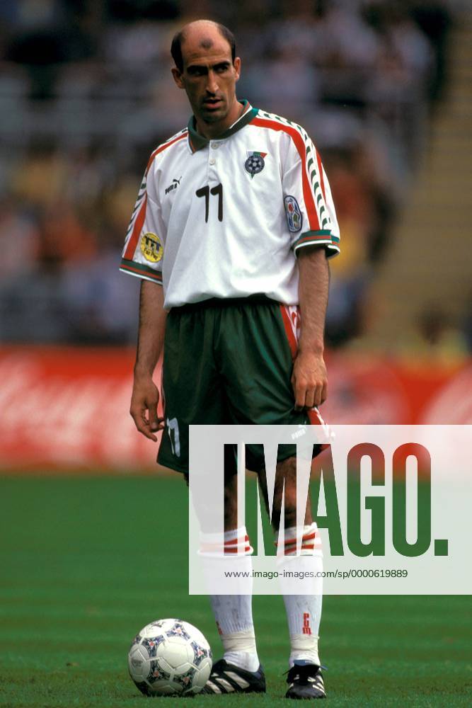 Yordan Letchkov (Bulgarien) am Ball Fußball EM Herren Europameisterschaft 1996, Länderspiel, Gruppenspiel, Gruppe B, Nationalmannschaft, Nationalteam, Einzelbild St. James Park Newcastle