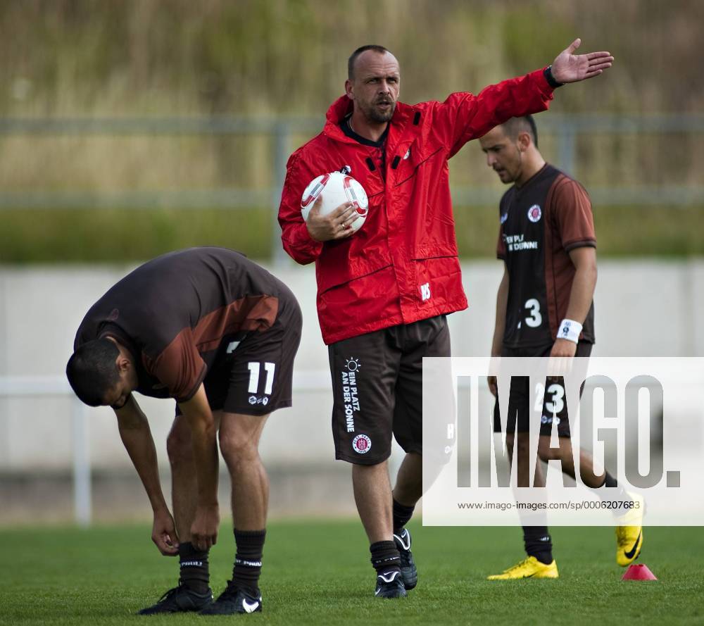 Trainer Holger Stanislawski (St.Pauli, Mitte) - 22. Juli 2010 FC St.Pauli Trainingslager Fussball Bundesliga, Training, Saison 2010 2011