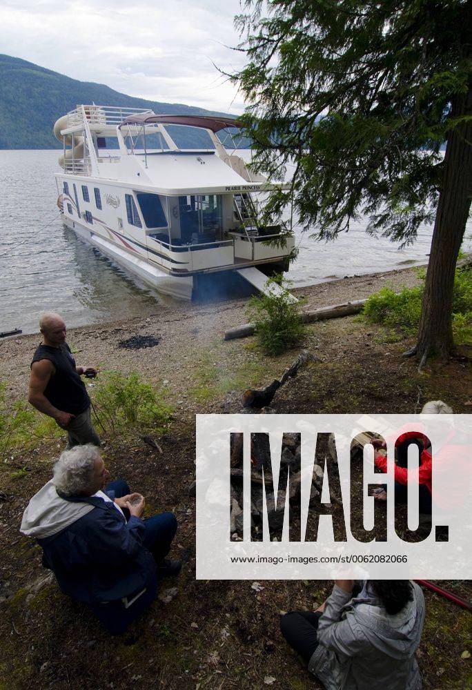 Houseboating, Shuswap Lake, near Salmon Arm, British Columbia, Canada. acp73830 Photography