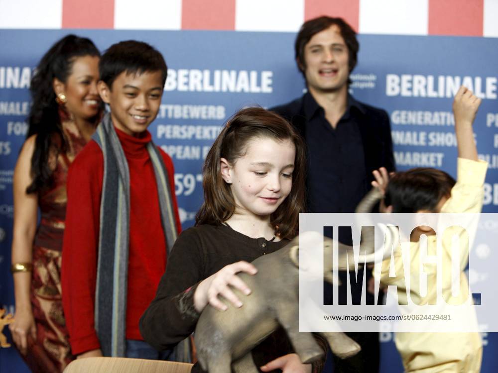 59th Berlin International Film Festival - Mammoth Press Conference Jan Nicado, Sophie Nyweide and Gael Garcia Bernal at the 59th Berlin International Film Festival Mammoth Press Conference at the Grand Hyatt Hotel on February 8, 2009 in Berlin. Picture by Photoselection ,