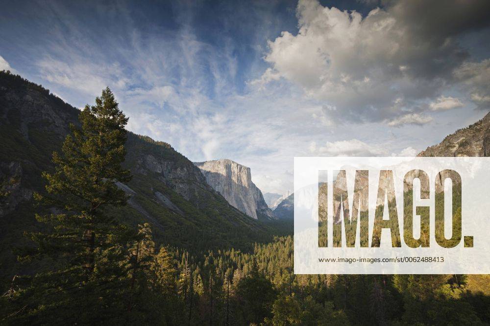 USA, California, Yosemite National Park, Tunnel View Point FOF01890