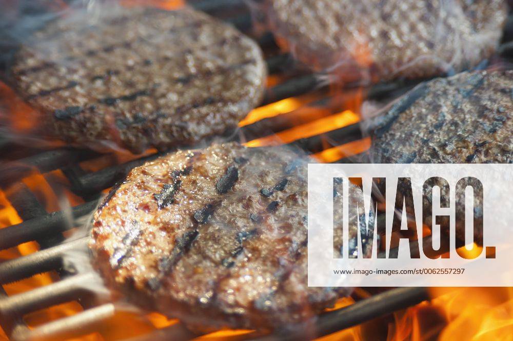 USA, Texas, Burger patties on barbecue grate ABAF000222