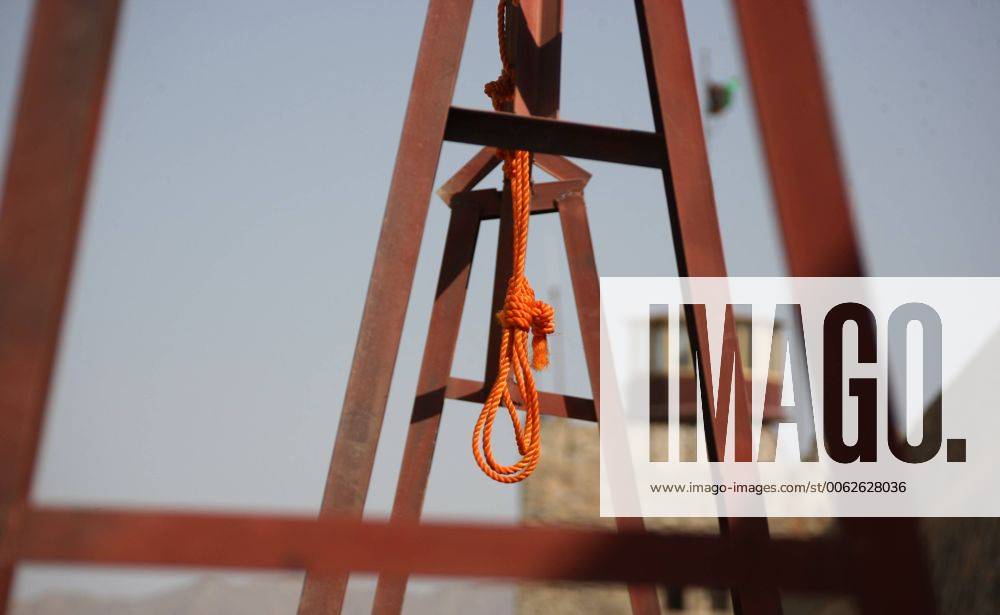 (141008) -- KABUL, Oct. 8, 2014 -- Gallows are seen before the execution at a central jail in Kabul, Afghanistan, on Oct. 8, 2014. The Afghan government executed leader of kidnappers ring Habib Istalif and five rapists by hanging in Kabul s central jail on Wednesday. ) (srb) AFGHANISTAN-KABUL-CRIMINAL-EXECUTION AhmadxMassoud