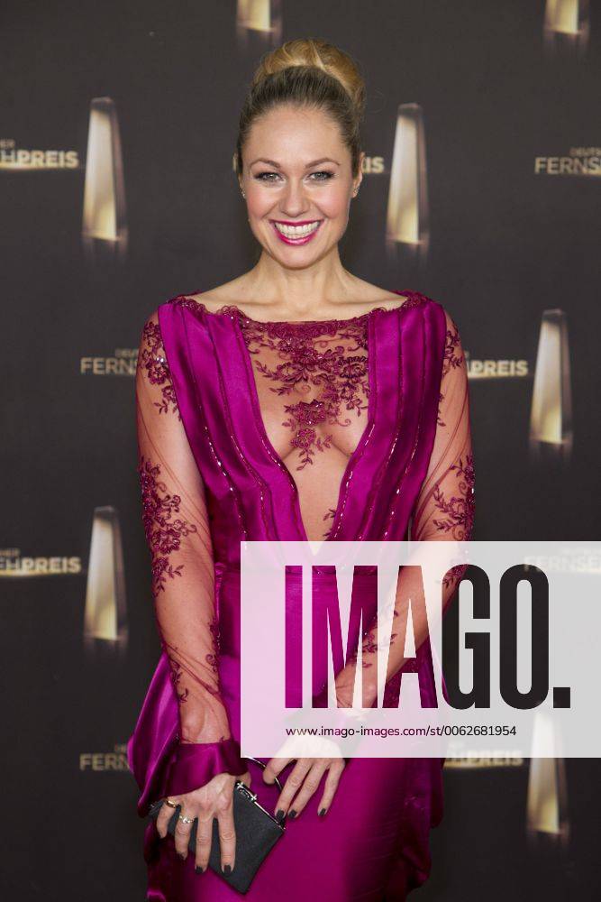 Ruth MOSCHNER, Moderatorin, Roter Teppich, Red Carpet Show, Verleihung des Deutschen Fernsehpreises Deutscher Fernsehpreis 2014 in Koeln,