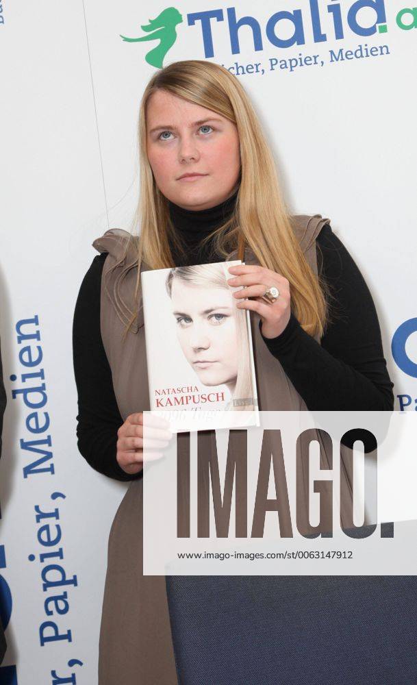 Buchpr. 3096 Tage Wien, Buchhandlung Thalia, 09. 09. 2010 Natascha KAMPUSCH präsentiert Ihr Buch
