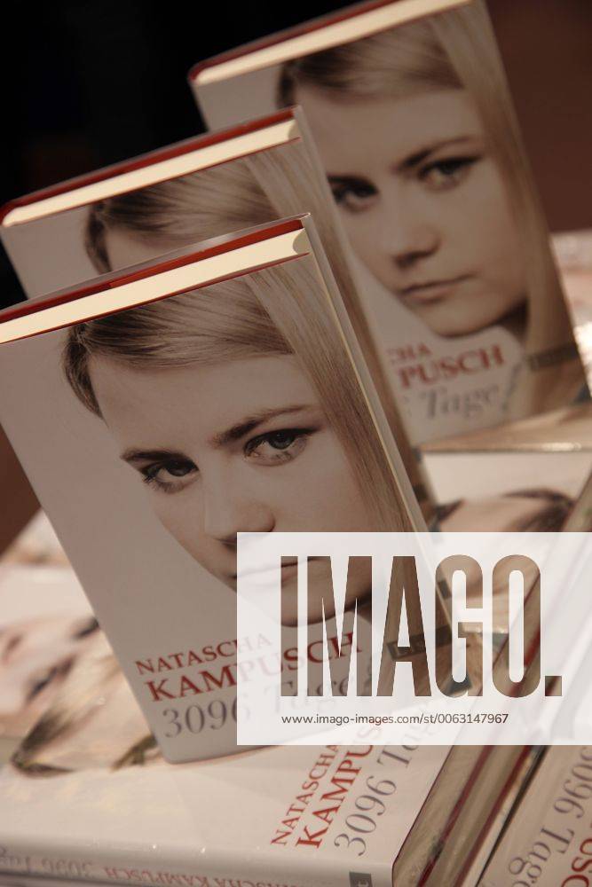 Buchpr. 3096 Tage Wien, Buchhandlung Thalia, 09. 09. 2010 Natascha KAMPUSCH present her book 3096 days