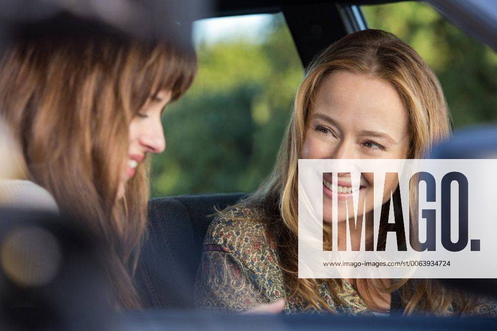 RELEASE DATE: February 13, 2015 TITLE: Fifty Shades of Grey STUDIO: Universal Pictures DIRECTOR: Sam Taylor-Johnson PLOT: Literature student Anastasia Steele s life changes forever when she meets handsome, yet tormented, billionaire Christian Grey PICTURED: DAKOTA JOHNSON as Anastasia Steele and ELOISE MUMFORD as Kate Vancouver Canada - ZUMAz90_ !ACHTUNG: NUTZUNG NUR BEI FILMTITEL-NENNUNG!