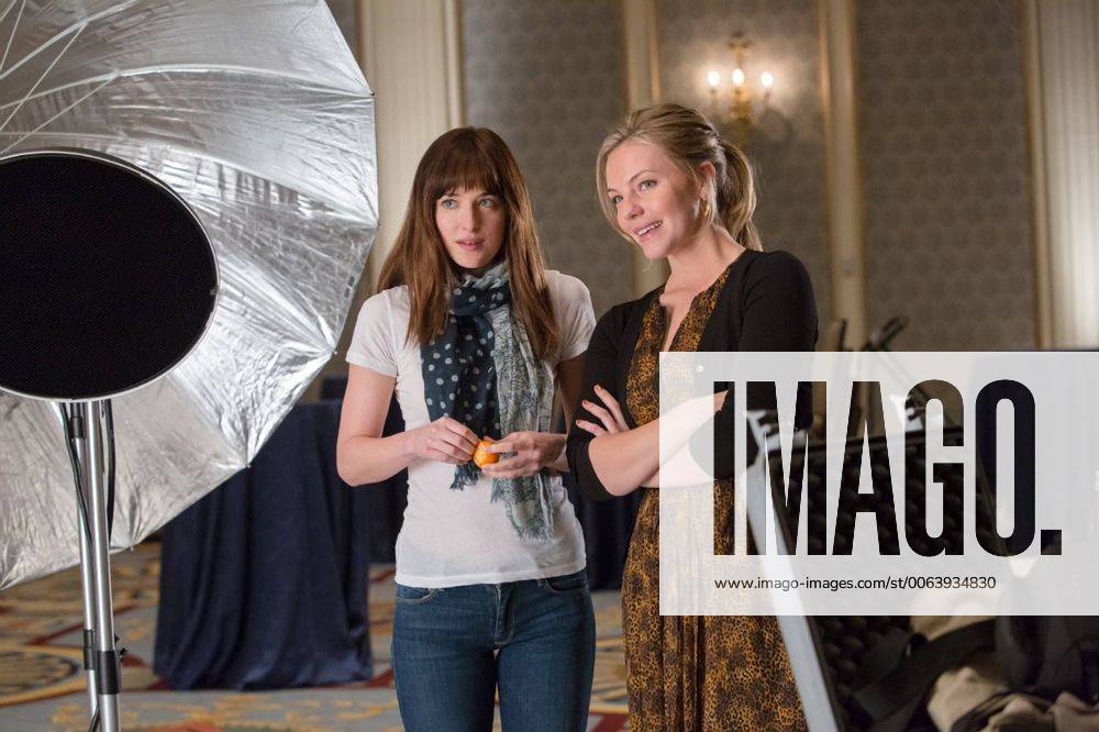 RELEASE DATE: February 13, 2015 TITLE: Fifty Shades of Grey STUDIO: Universal Pictures DIRECTOR: Sam Taylor-Johnson PLOT: Literature student Anastasia Steele s life changes forever when she meets handsome, yet tormented, billionaire Christian Grey PICTURED: DAKOTA JOHNSON as Anastasia Steele and ELOISE MUMFORD as Kate Vancouver Canada - ZUMAz90_ !ACHTUNG: NUTZUNG NUR BEI FILMTITEL-NENNUNG!
