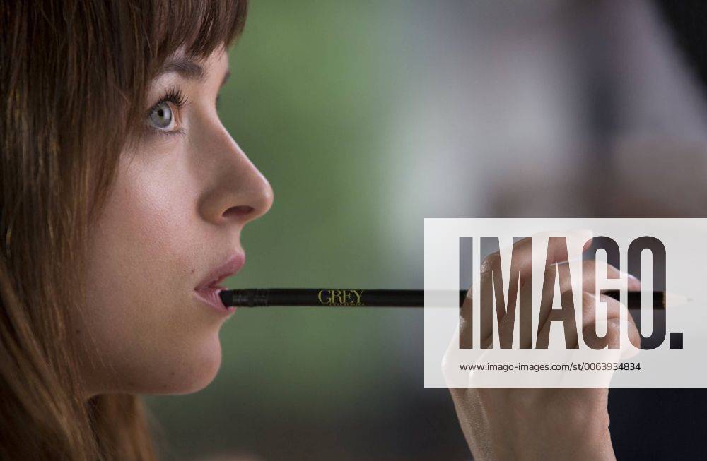 RELEASE DATE: February 13, 2015 TITLE: Fifty Shades of Grey aka 50 Shades of Grey STUDIO: Universal Pictures DIRECTOR: Sam Taylor-Johnson PLOT: Literature student Anastasia Steele s life changes forever when she meets handsome, yet tormented, billionaire Christian Grey PICTURED: DAKOTA JOHNSON as Anastasia Steele Vancouver Canada - ZUMAz90_ !ACHTUNG: NUTZUNG NUR BEI FILMTITEL-NENNUNG!