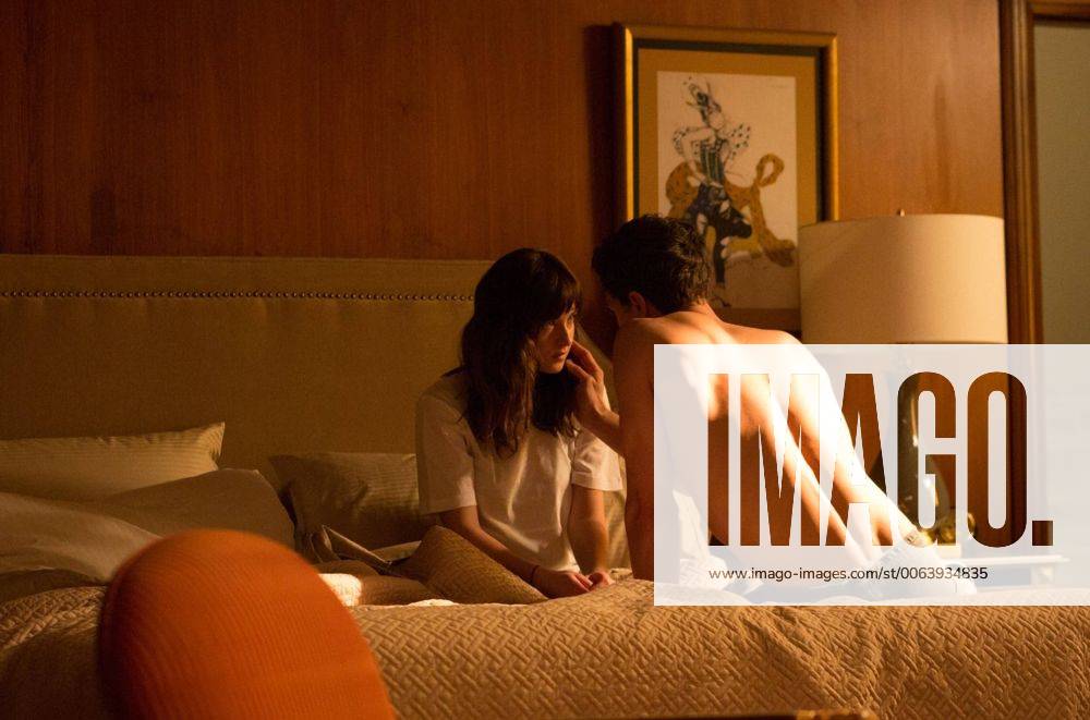 RELEASE DATE: February 13, 2015 TITLE: Fifty Shades of Grey aka 50 Shades of Grey STUDIO: Universal Pictures DIRECTOR: Sam Taylor-Johnson PLOT: Literature student Anastasia Steele s life changes forever when she meets handsome, yet tormented, billionaire Christian Grey PICTURED: DAKOTA JOHNSON as Anastasia Steele and JAMIE DORNAN as Christian Grey Vancouver Canada - ZUMAz90_ !ACHTUNG: NUTZUNG NUR BEI FILMTITEL-NENNUNG!