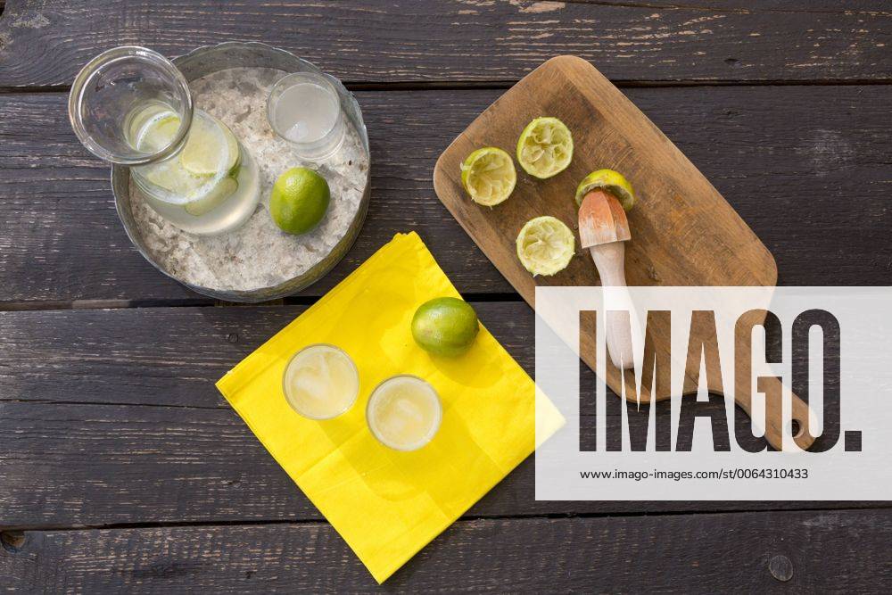 Preparing of homemade lime lemonade SARF001559