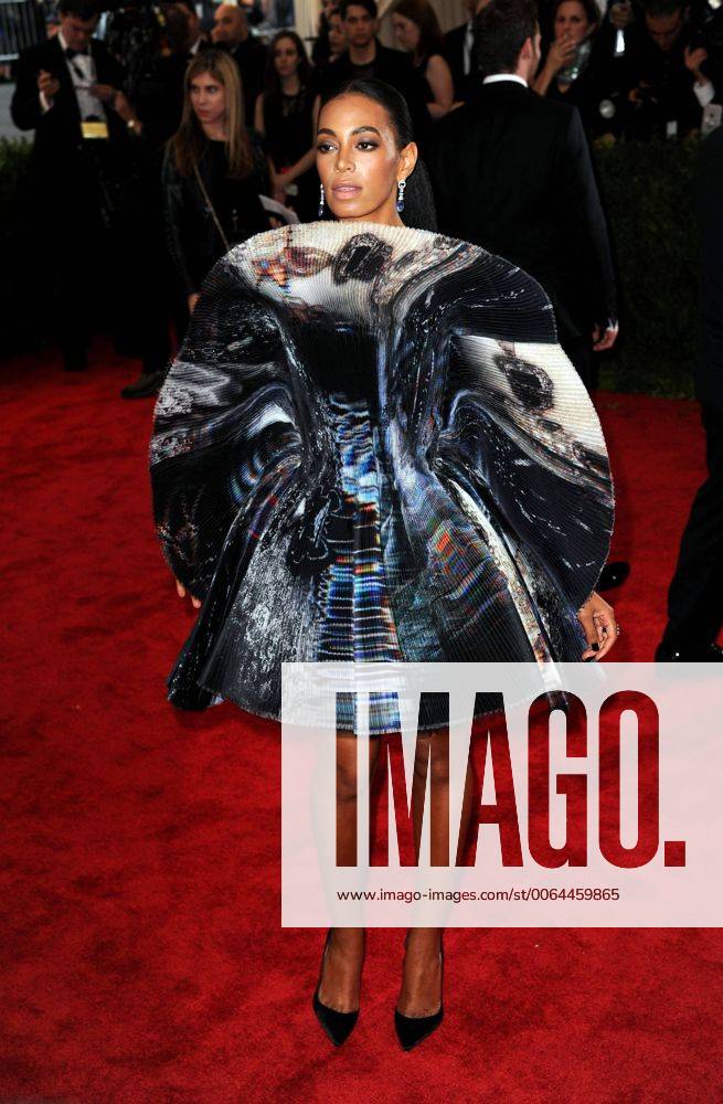 New York, NY, United States - Solange Knowles arriving at the Costume Institute Benefit Gala celebrating the opening of China: Through the Looking Glass at the Metropolitan Museum of Art on May 4 2015 in New York City New York United States - ZUMAny1_