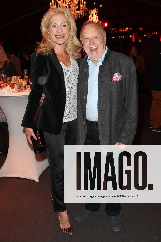 Joseph Vilsmaier mit Freundin Birgit Muth, Premiere Schuhbecks teatro Summer Night im teatro Zelt in Muenchen Riem am 23.05.2015