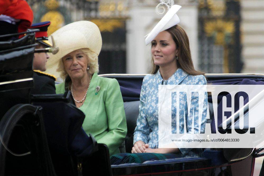 Herzogin Camilla und Prinzessin Catherine bei der Trooping of the Colour 2015 Parade am 13.06.2015 beim Buckingham Palace in London Trooping of the Colour 2015 am Buckingham Palast in London