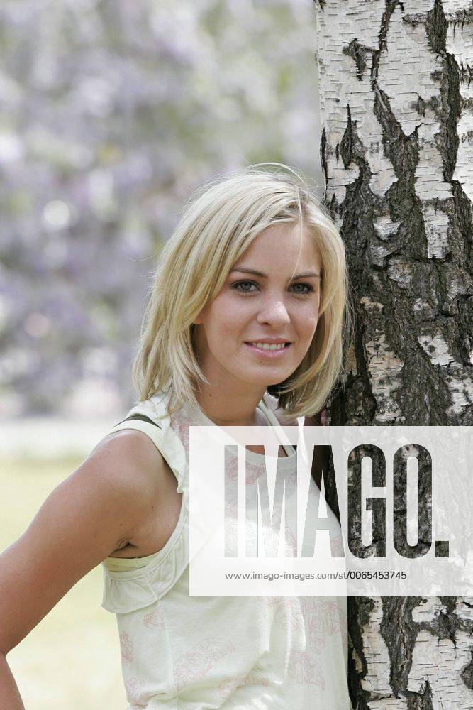 Jasmin Weber beim GZSZ-Fototermin in Potsdam Babelsberg am 08.05.2007 GZSZ Fototermin