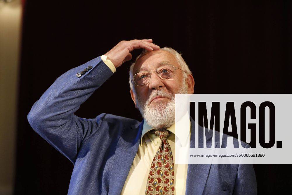 Berlin,Deutschland,GER,Schlosspark Theater, Jahrespressekonferenz, Vorstellung des Spielplans Saison 2015-2016 Foto: Der Intendant des Hauses Dieter Hallervorden