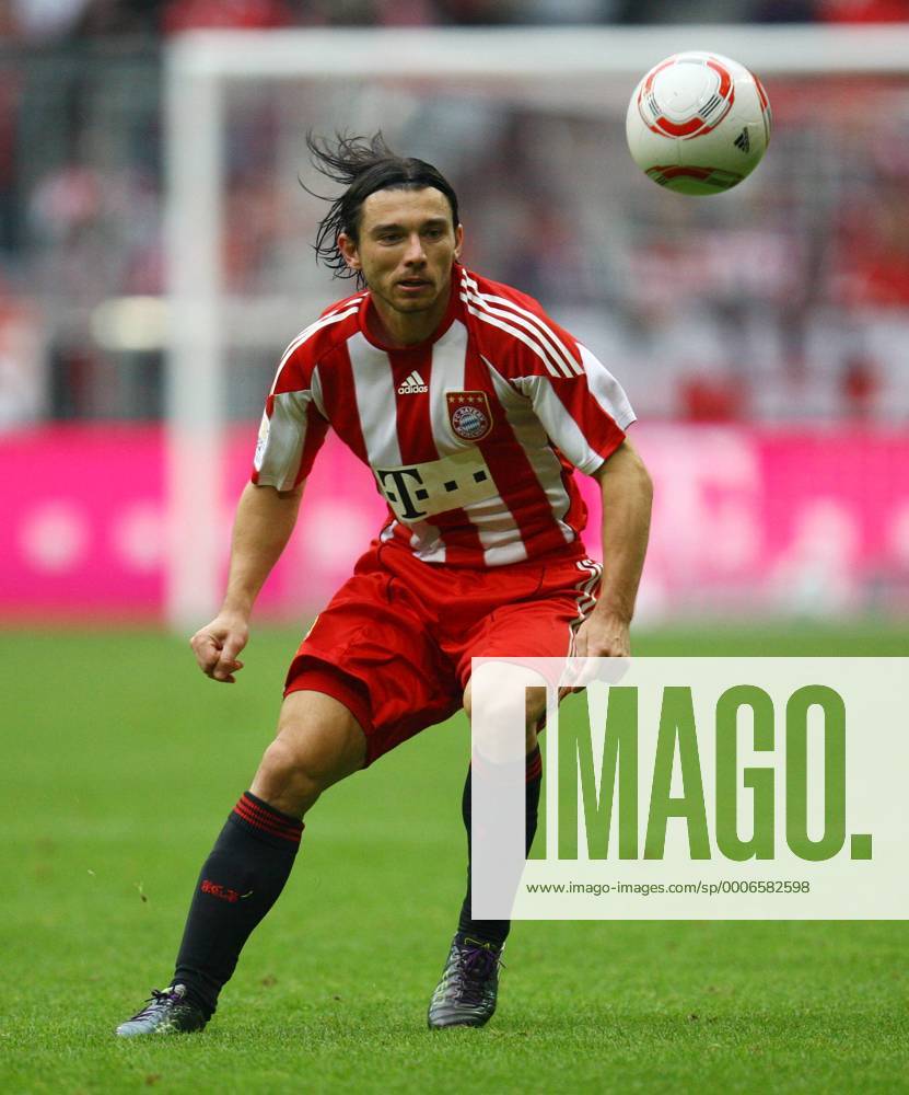 FC Bayern München vs. 1. FSV Mainz 05: Muenchens Danijel Pranjic am Ball.