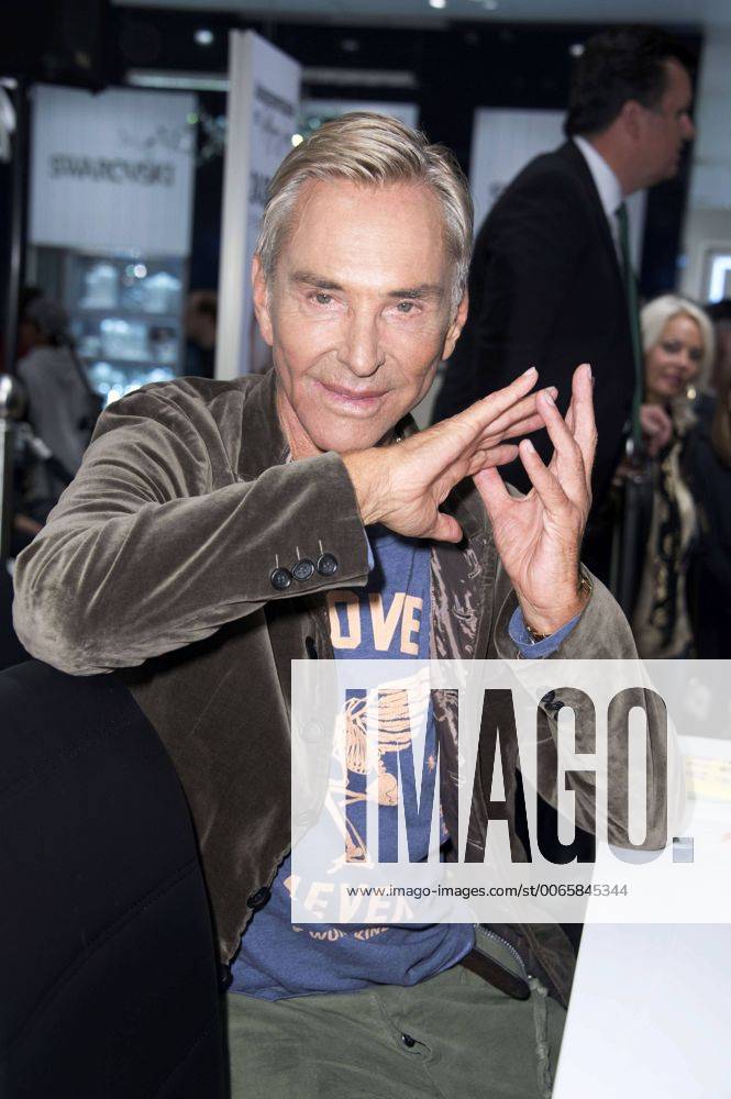 Wolfgang Joop bei einer Autogrammstunde in der Galeria Kaufhof. Berlin, 24.09.2015 Foto:xFredericx xFuturexImage