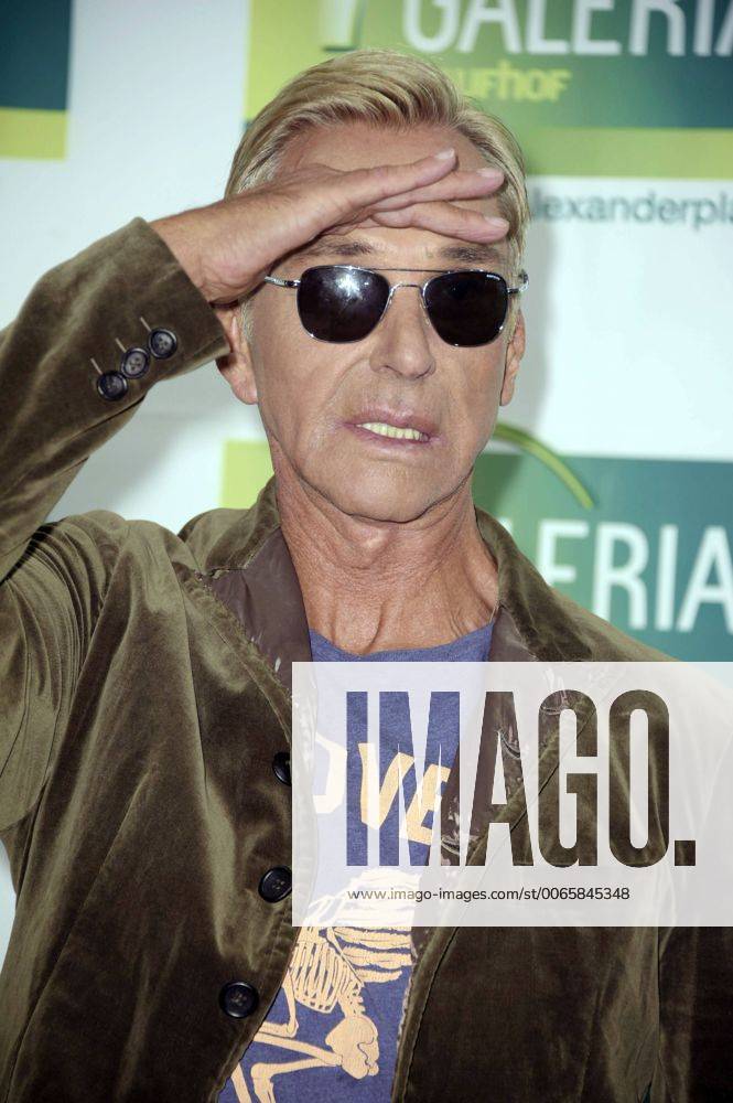 Wolfgang Joop bei einer Autogrammstunde in der Galeria Kaufhof. Berlin, 24.09.2015 Foto:xFredericx xFuturexImage