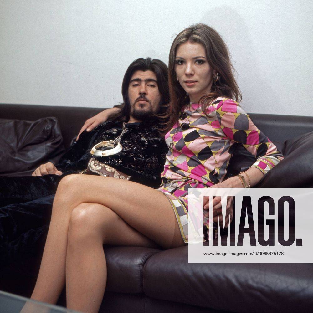 Der israelische Sänger Abi Ofarim mit der deutschen Schauspielerin Iris Berben, Deutschland 1960er Jahre. Israeli singer Abi Ofarim and German actress Iris Berben, Germany 1960s. 6x6Dia14