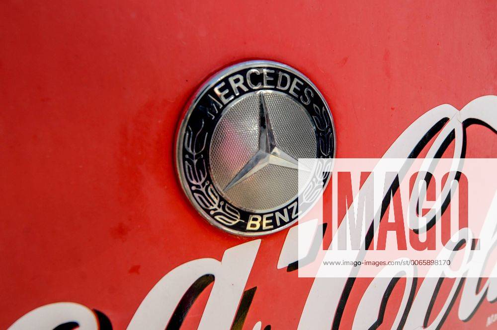 Delivery truck of Coca Cola, Mercedes-Benz- el camión de reparto de Coca Cola, Mercedes-Benz