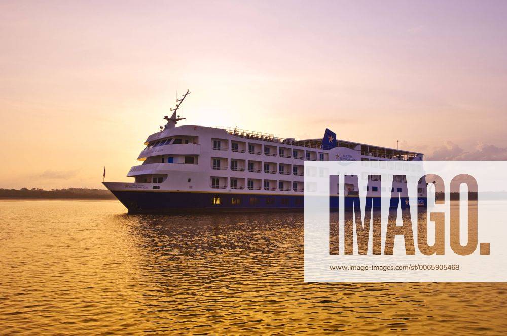 Iberostar Grand Amazon Kreuzfahrtschiff am Amazonas in Brasilien McPMDF McPMDF