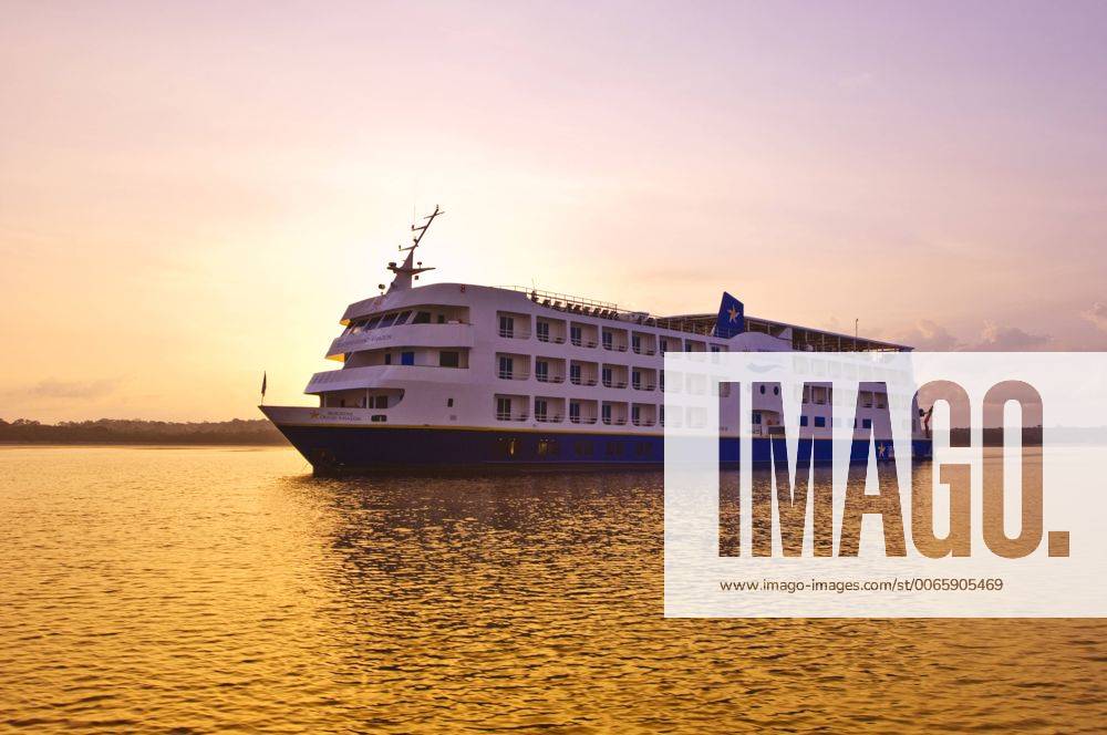 Iberostar Grand Amazon Kreuzfahrtschiff am Amazonas in Brasilien McPMDF McPMDF