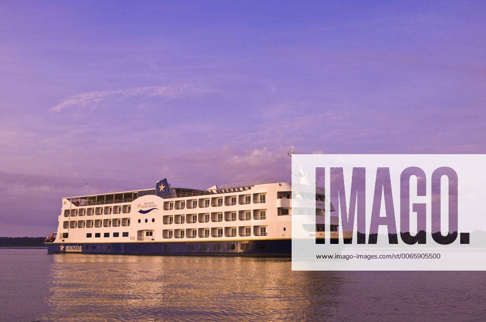 Iberostar Grand Amazon Kreuzfahrtschiff am Amazonas in Brasilien McPMDF McPMDF
