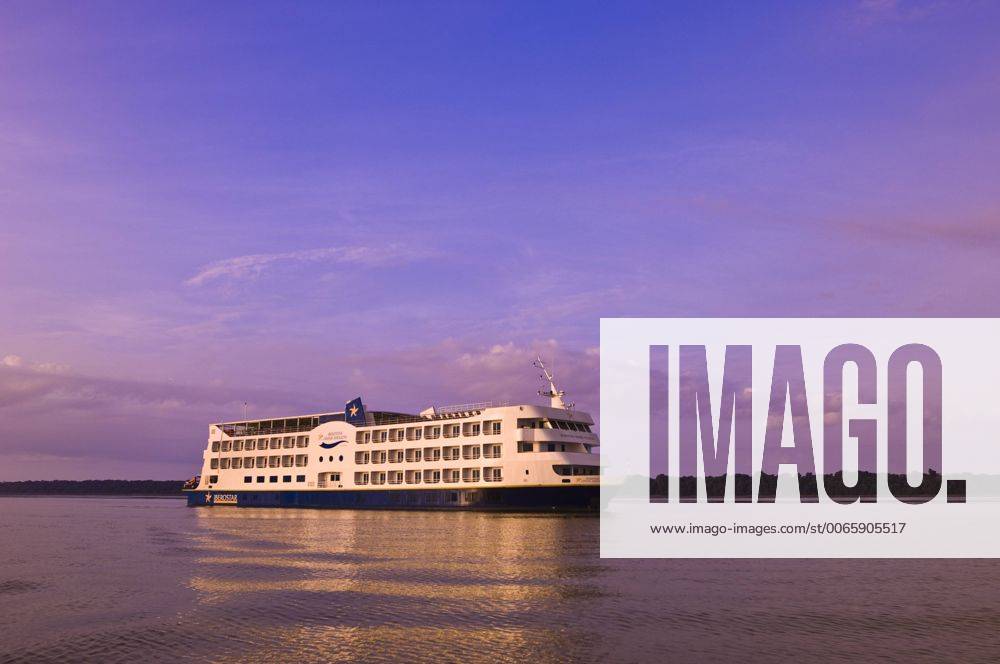 Iberostar Grand Amazon Kreuzfahrtschiff am Amazonas in Brasilien McPMDF McPMDF